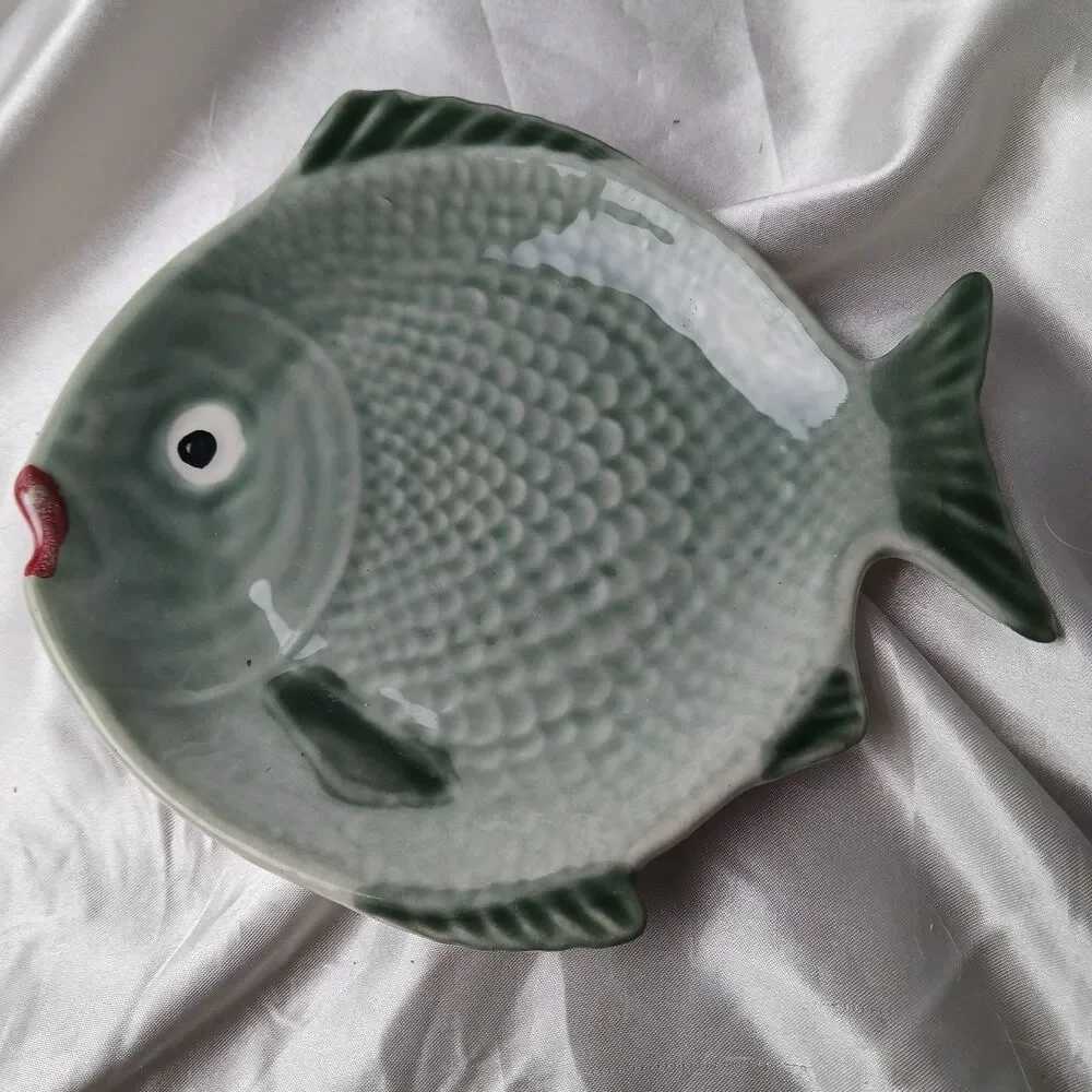 Vintage Portugal Faiancas Belo Art Pottery Fish Shaped 6 1/2'' Plate